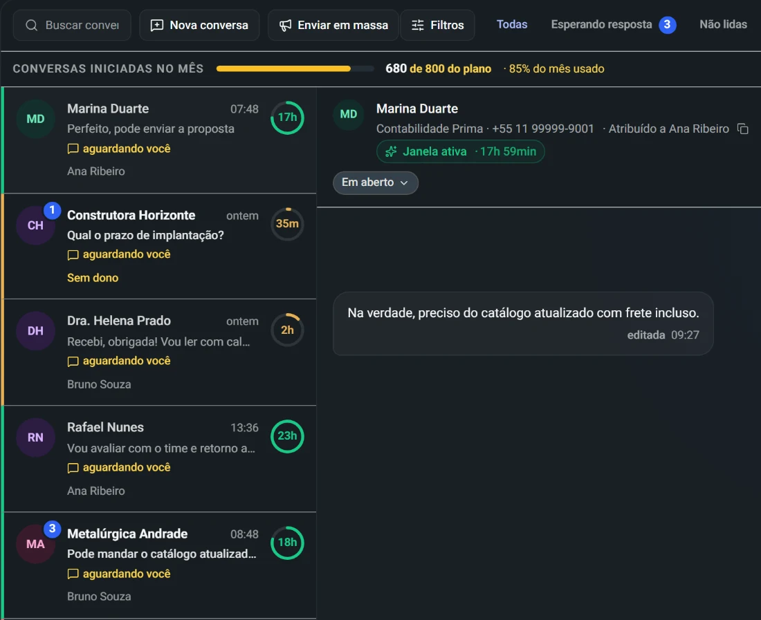 Lista de conversas com o anel de tempo restante da janela de 24 h em cada contato (dados fictícios)